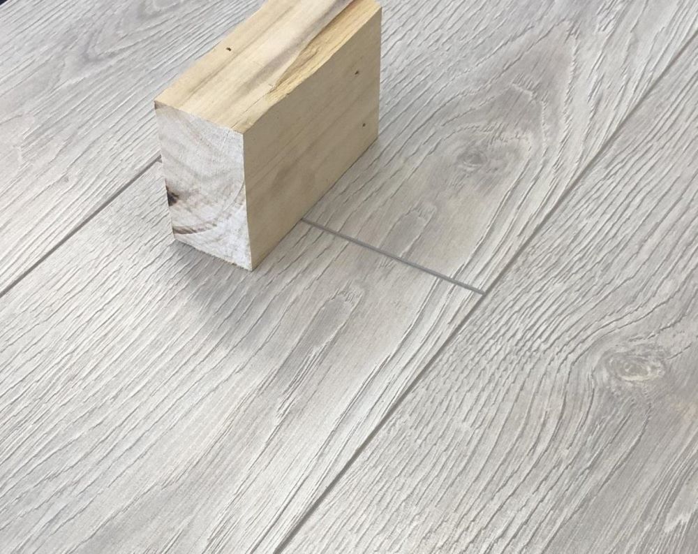 Ламинат "SunFloor" 8/32 4V Дуб Лайн 37 (1380*193*8 мм) — купить в Полевском